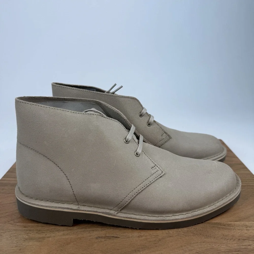 New Mens Clarks Shepton Beige Nubuck Distressed Casual Chukka Boots Size 12 NIB